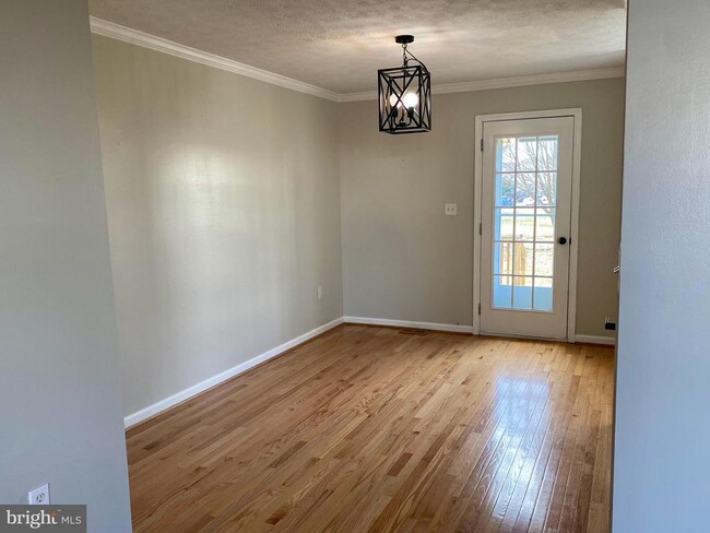 Building Photo - 142 Surrey Club Ln