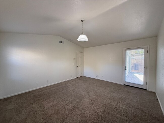 Building Photo - Rolling Hills Single Story Home Includes All Basic Utilities