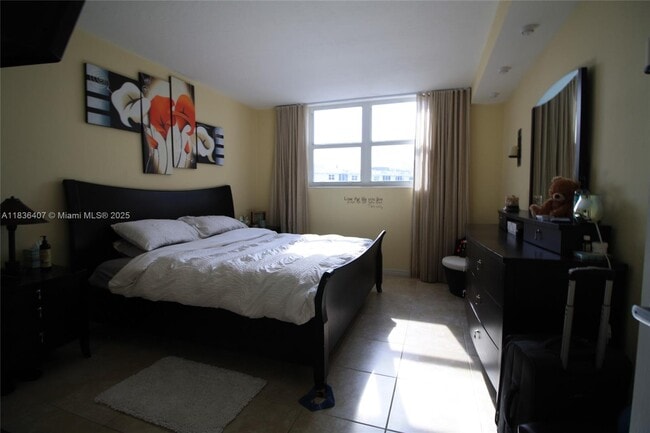 Building Photo - 3000 S Ocean Dr