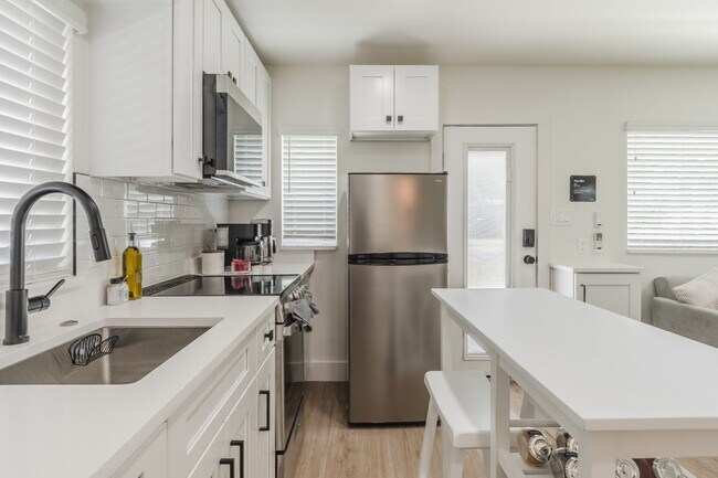 Building Photo - 2710 Amherst Ave