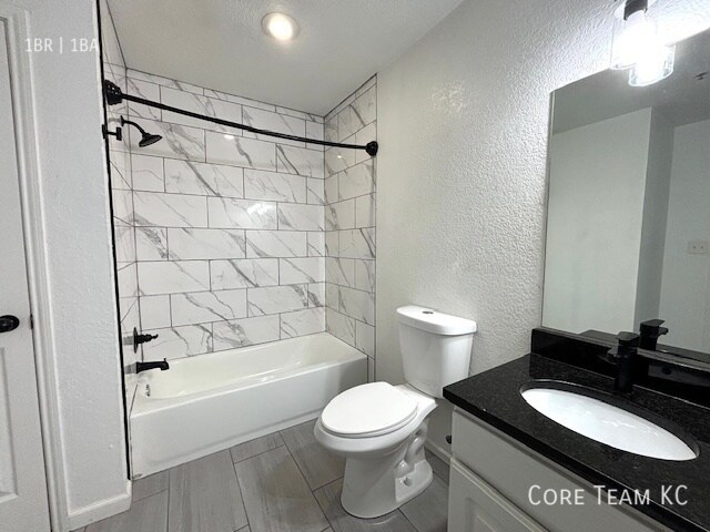 Building Photo - 320 W 7th St