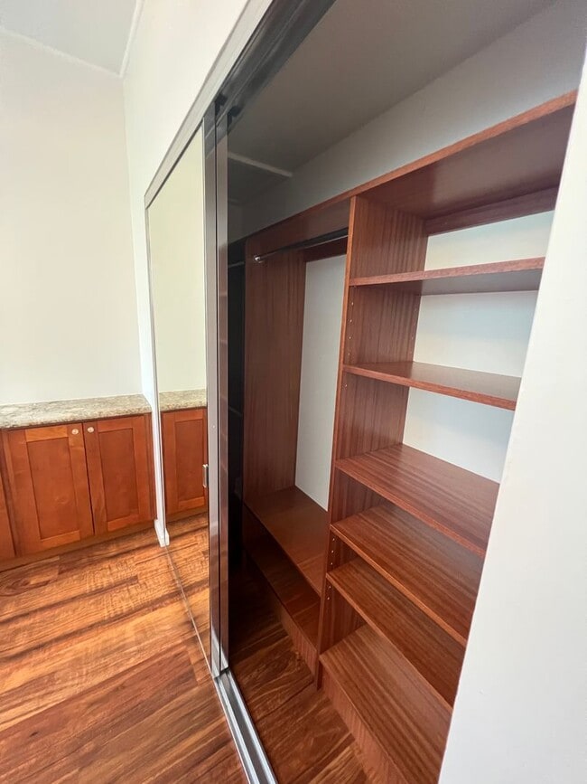 Building Photo - Recently renovated 1 bedroom, 1 bath, 1 parking in Palolo!