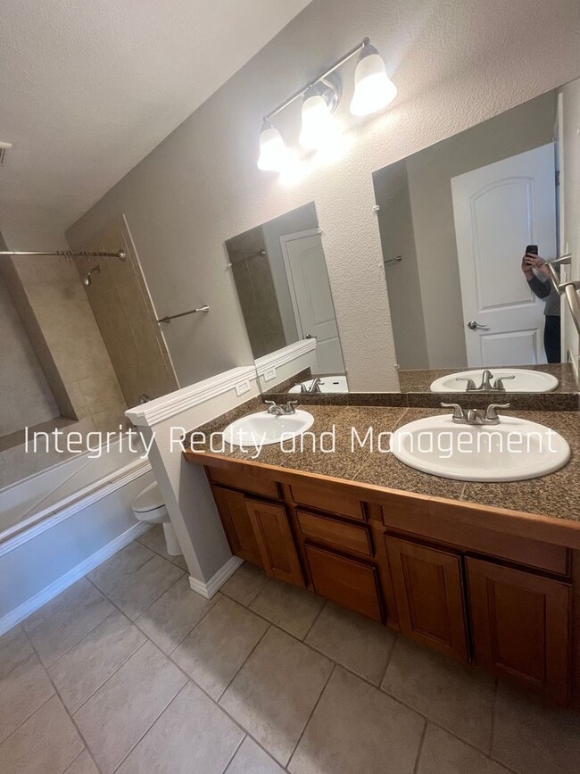 Building Photo - 4001 E 16th Ave