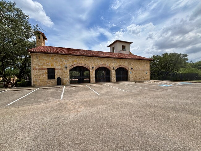 Building Photo - 56 Medici