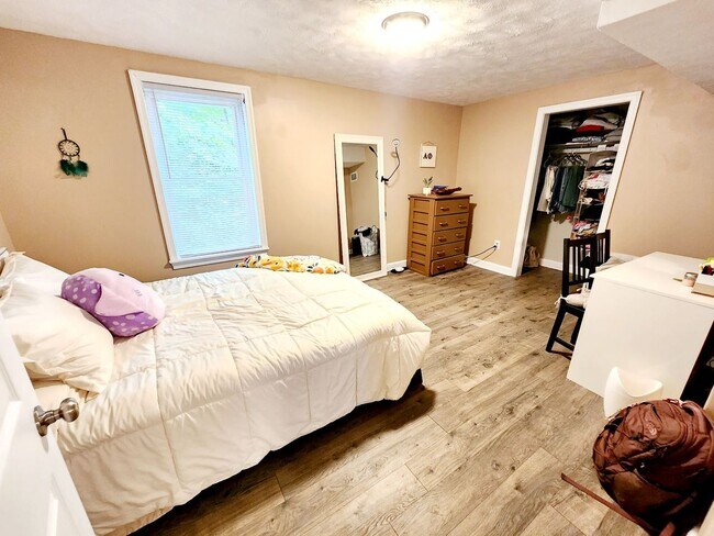 Building Photo - 217 McLane Ave