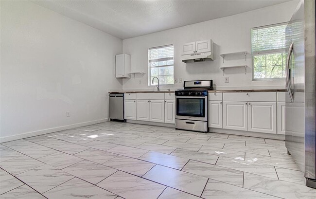 Building Photo - 2544 Sol Wilson Ave