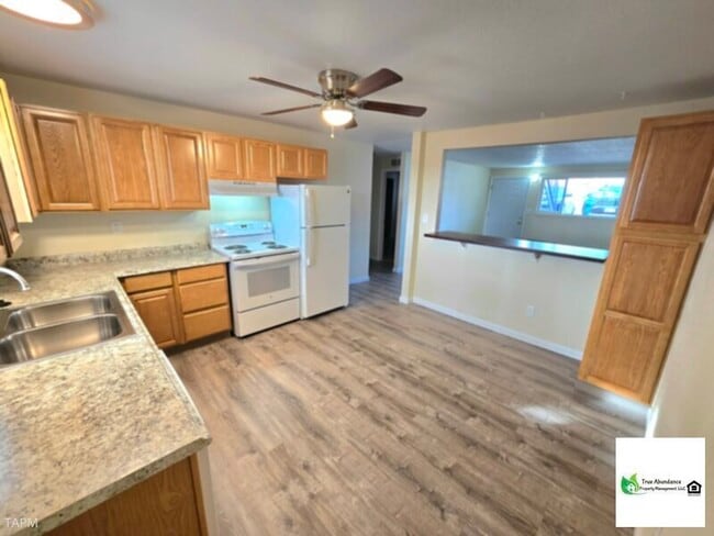 Building Photo - Stunning Remodeled One Bedroom Apt!
