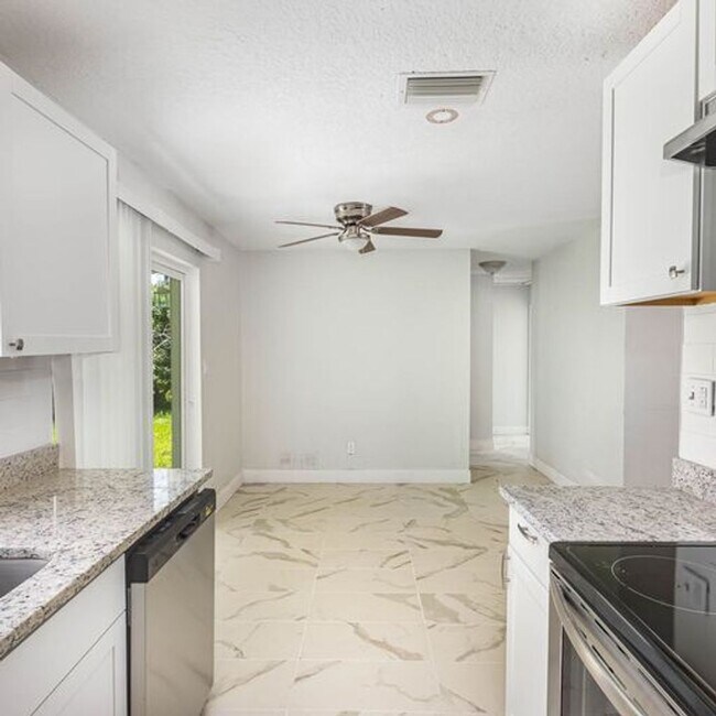Building Photo - Just Listed - 3 Bedroom Home in Richmond H...
