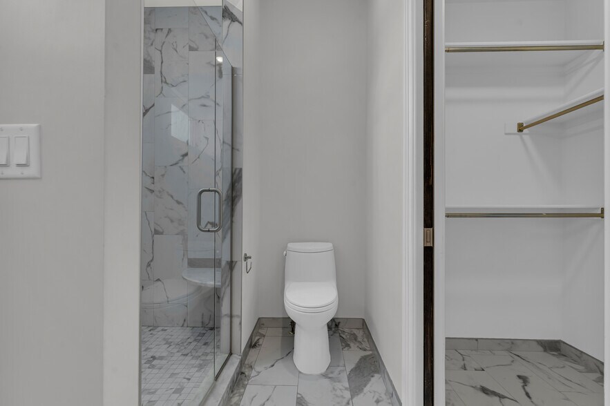 Building Photo - 438 Selden St