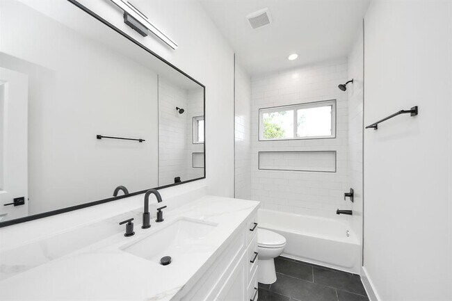 Building Photo - 107 Frawley St