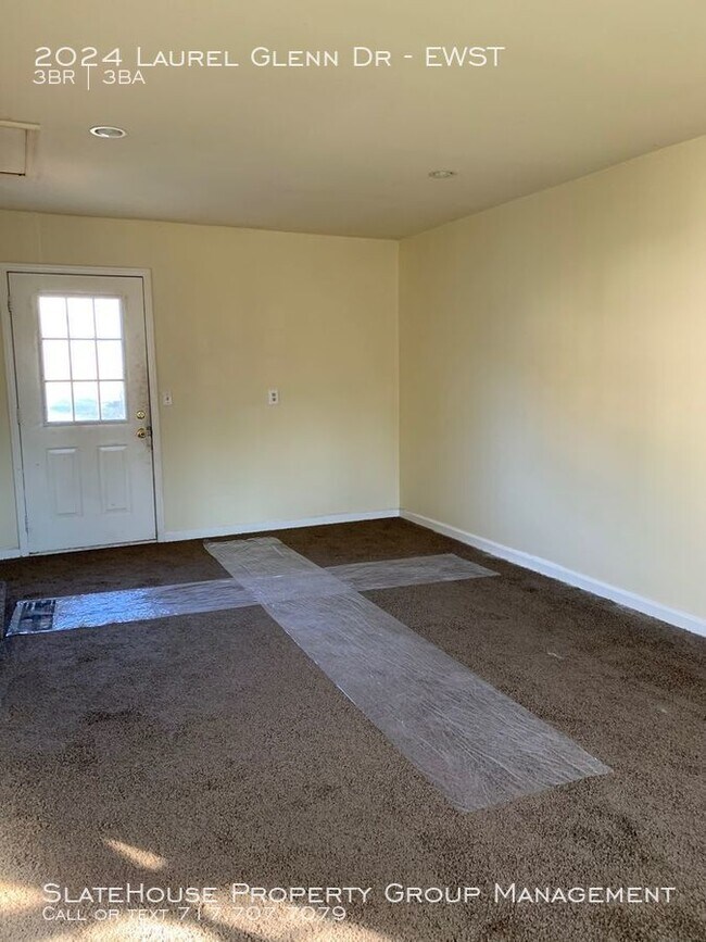 Building Photo - 3 bedroom in Deer Path Woods