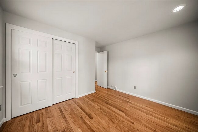Building Photo - Beautiful Single Family Home for Rent in an Unbeatable Longmeadow Neighborhood!