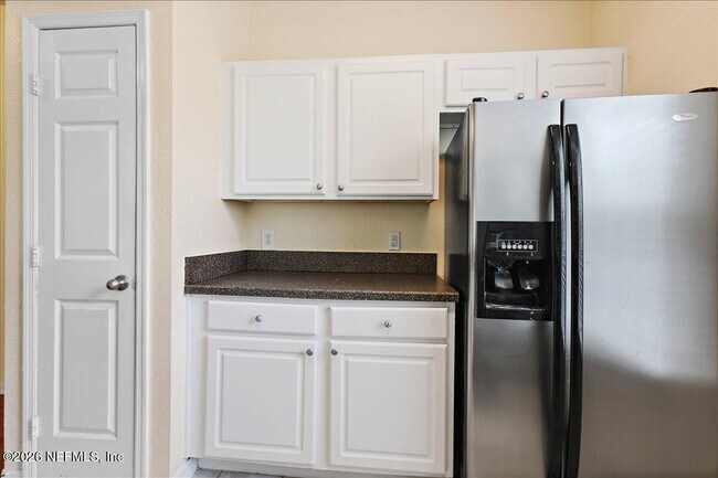 Building Photo - 13703 Richmond Park Dr N