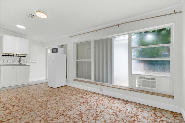 Building Photo - 9441 SW 27th Dr