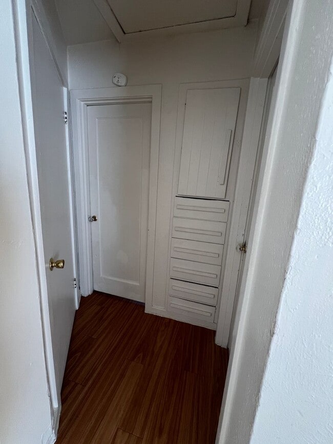 Building Photo - Charming 2 Bedroom, 1 Bath House with Fenced Yard, Carport & Laundry Hookups