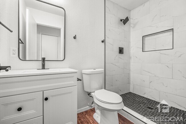 Building Photo - 1824 Katy St