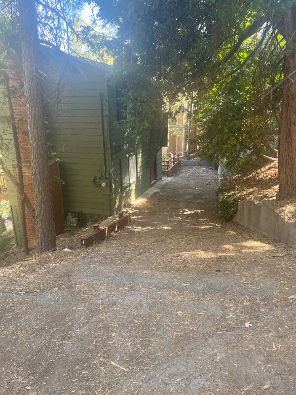 Building Photo - 675 E Victoria Ct