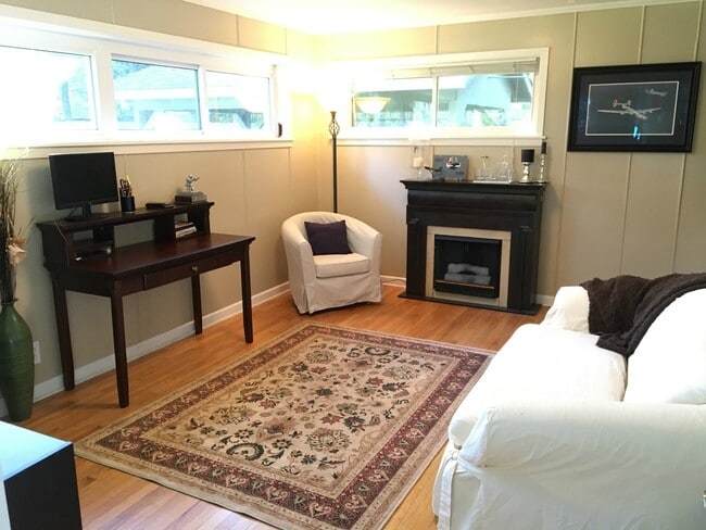 Building Photo - 776 Thora Blvd