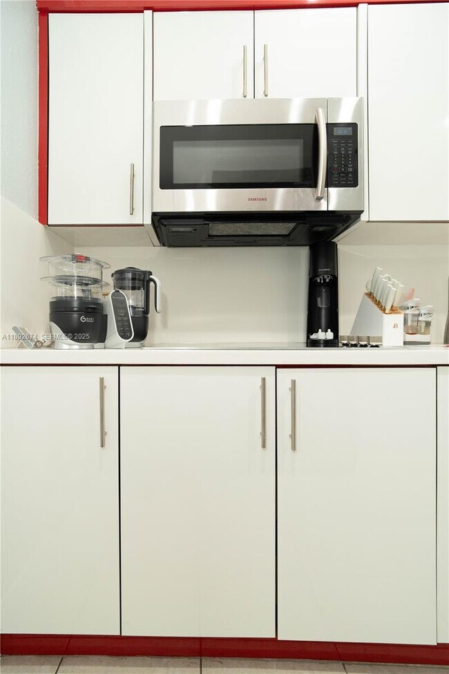 Building Photo - 298 E 3rd St