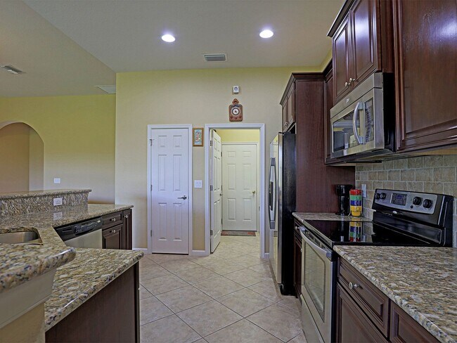 Building Photo - Emerson Square 5722
