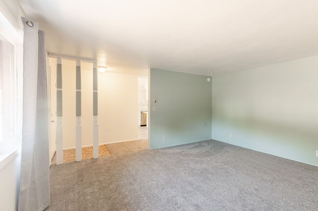 Building Photo - 2 Bedroom 1 Bathroom Unit Available Near BSU