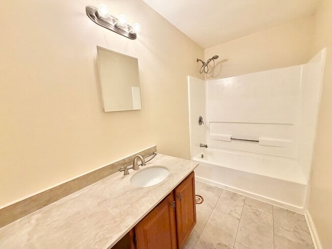 Building Photo - 2 Bedroom (+ Office) Home Burlington Available 8/1