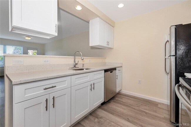 Building Photo - 68 Lake St