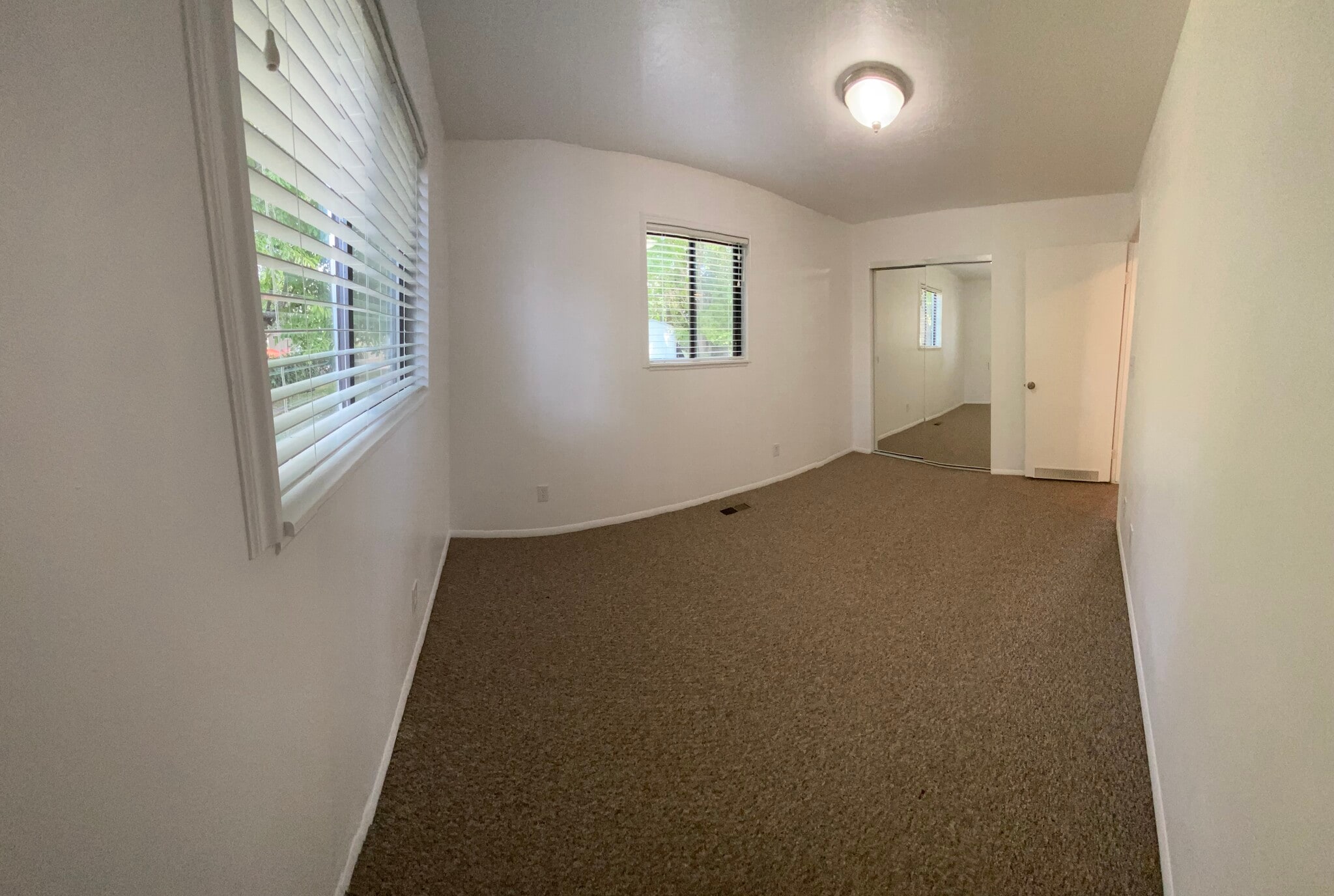 Building Photo - 401 E Maxwell Ln