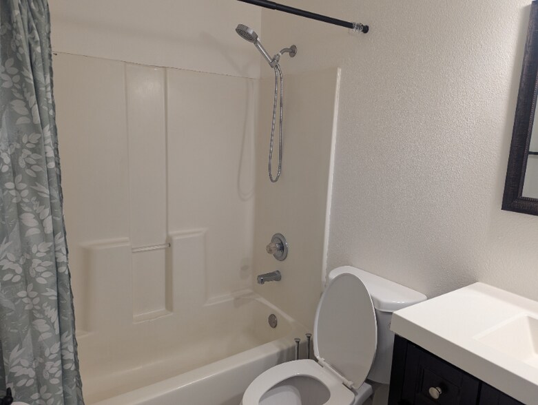 Building Photo - 700 S Weed Blvd