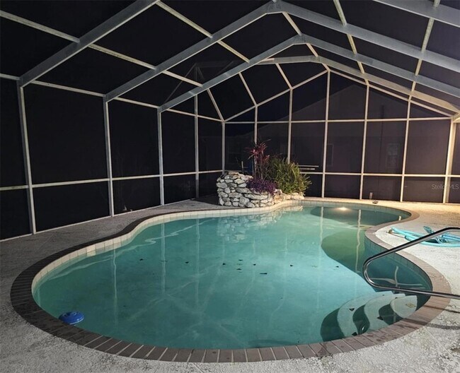 Building Photo - 2210 Bayou Dr