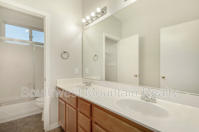 Building Photo - 1523 S Vine St