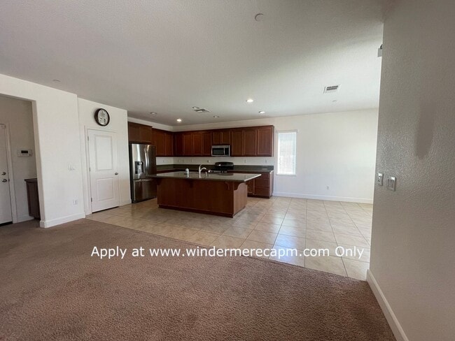 Building Photo - 4 BDRM 3 BA Bright Home with Open Kitchen ...