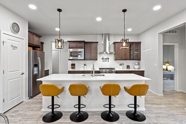 Building Photo - 4 Bedroom, 3 Bathroom 2.8 miles from Old T...