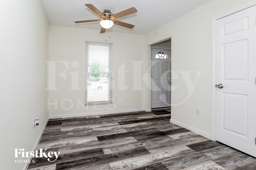 Building Photo - 1605 Rock Creek Dr