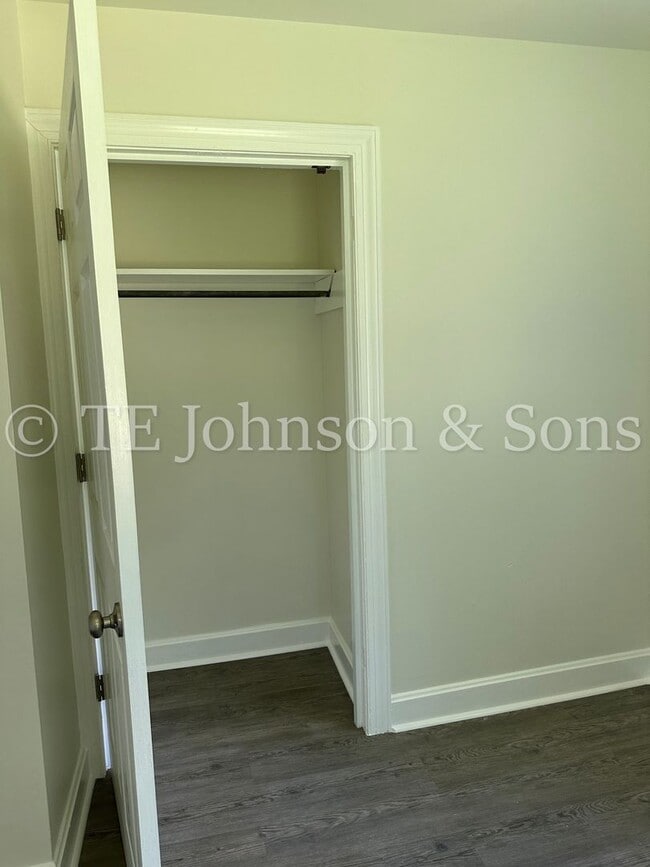 Building Photo - Charming 2-Bedroom Corner Lot Home with Ne...