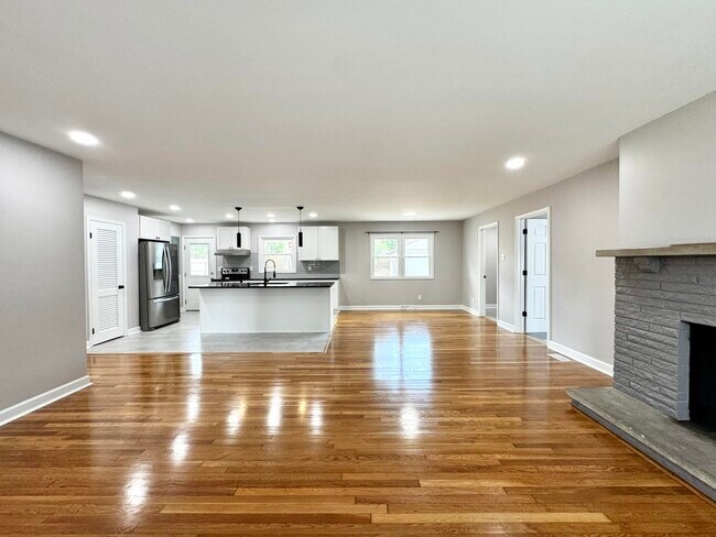 Building Photo - 1821 Blue Ridge Dr