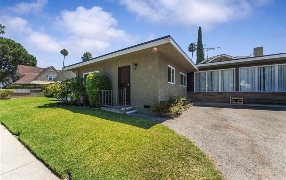 Building Photo - 1218 E Washington Blvd