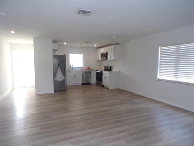 Building Photo - 421 Orchid Dr
