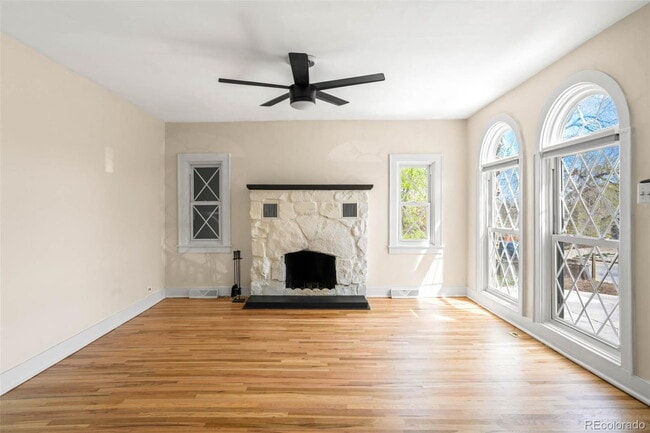 Building Photo - "Charming 3-Bedroom Home with 2 Full Baths in Prime Lakewood Location!"