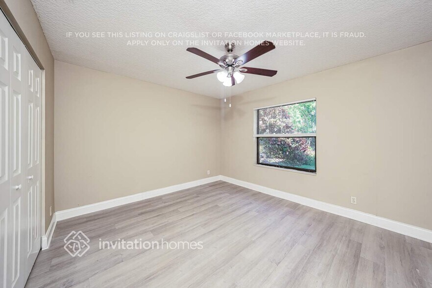 Building Photo - 5646 Lincoln Cir E