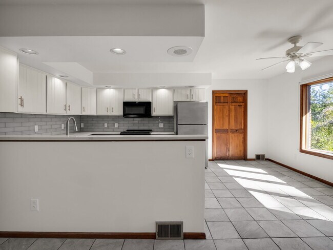 Building Photo - 26 Canter Ct