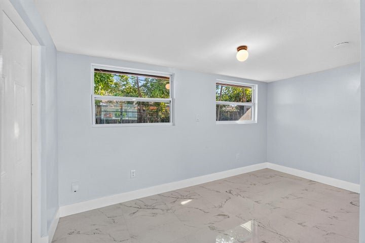 Building Photo - 1531 NE 33rd St