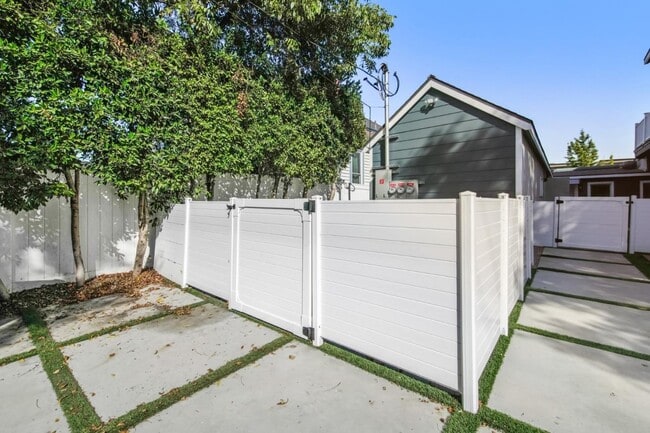 Primary Photo - 6134 Fair Ave