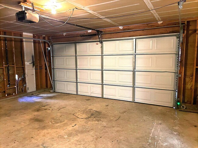 Building Photo - 2419 N Clark St