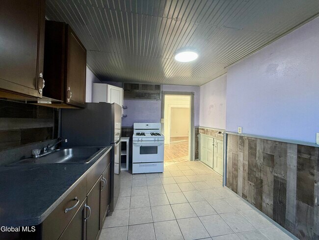 Building Photo - 41 Mechanic St