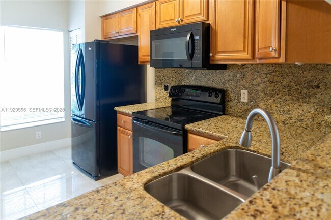 Building Photo - 16749 Hemingway Dr