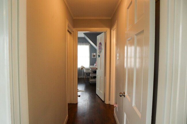 Building Photo - 123 Lloyd St