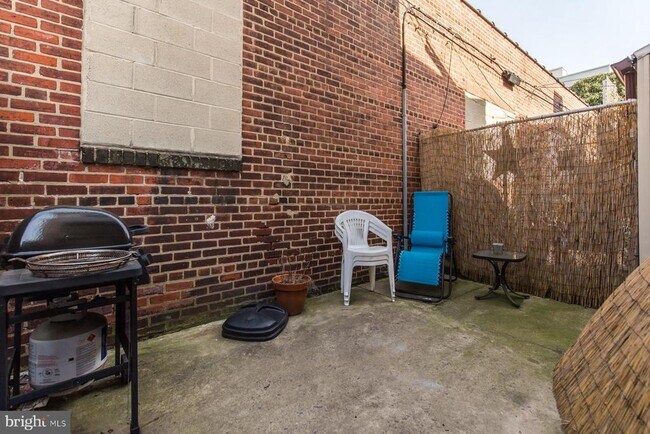 Building Photo - 2460 Emerald St