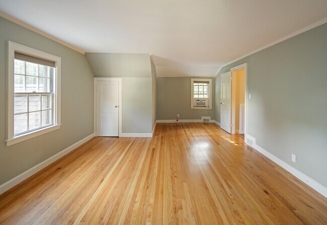 Building Photo - 109 Brookside Ave