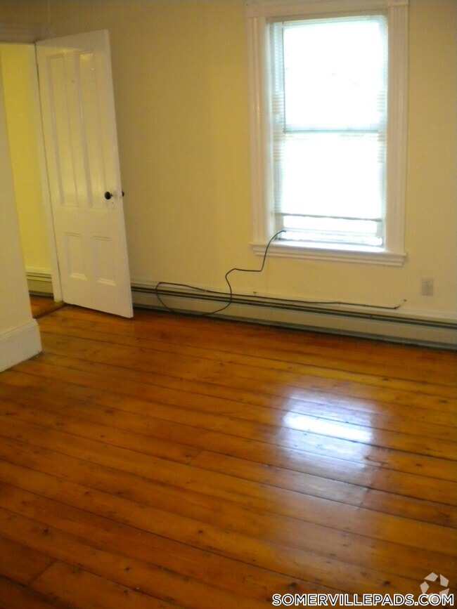 Building Photo - 114 Woodstock St